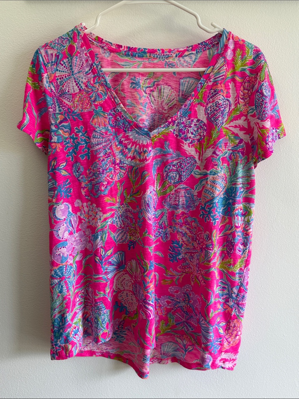 Lilly Pulitzer Hot Pink V-Neck Shell Print Tee